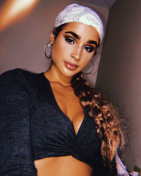 Janae Girard  エロティックなスター 画像