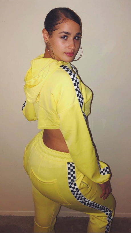 アジア人の指入れ OnlyFans ポルノ 画像