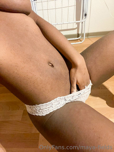 Maya Fields ポルノスター 可愛い 写真