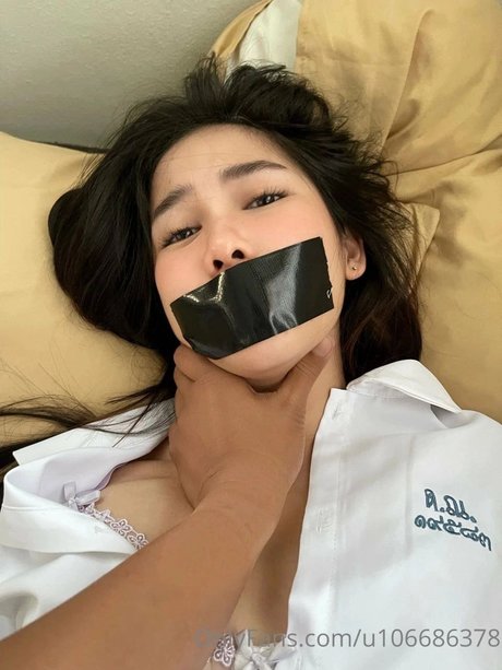 Rawiwan Chindarat ポルノスター アート 写真