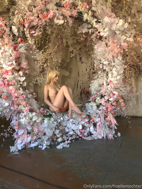 Roxane 無料モデル 写真