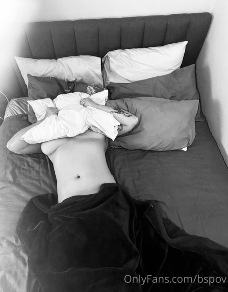 Bellaalouise ポルノスター 写真