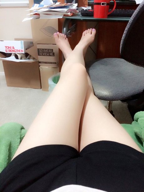Nancy Tran 裸のポルノスター 画像