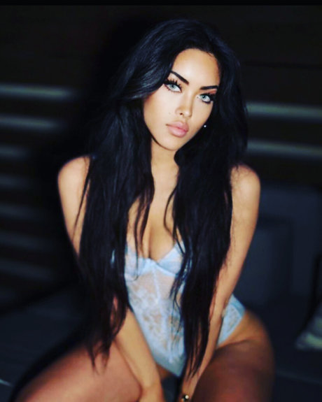 Alinaswanxo かわいいポルノスター 写真