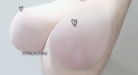 Kittie is baby アダルトスター 写真