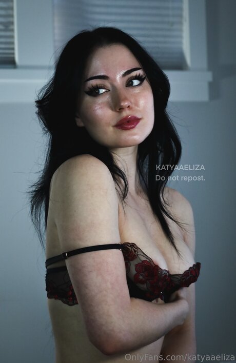 Katyaaeliza エロティックモデル 画像
