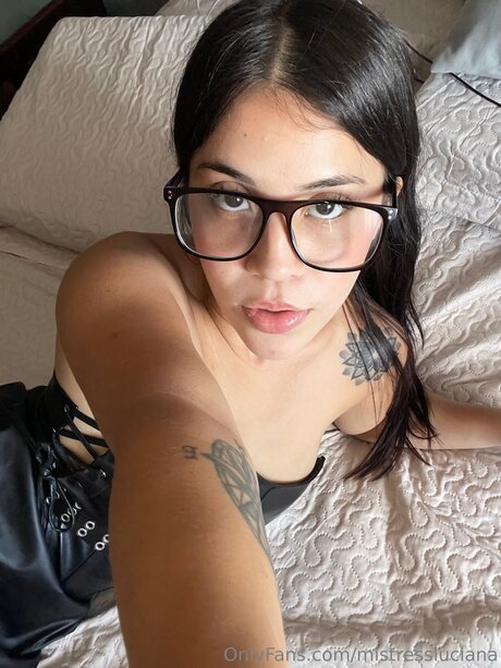 Mistressluciana 美しいモデル 画像