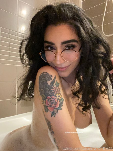 Saira Rose 完璧なスター ギャラリー