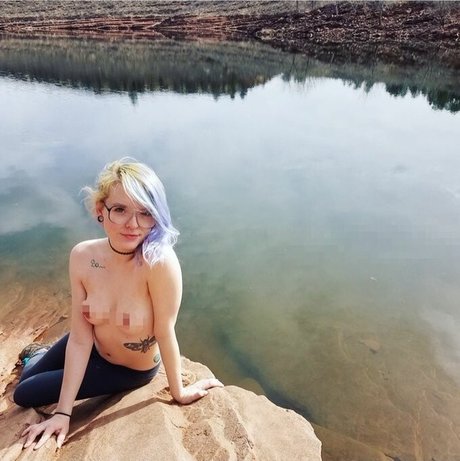 Faebelle セクシーモデル 写真