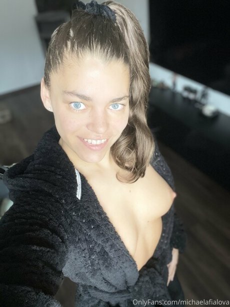 Michaelka Fialova 完璧なスター 画像