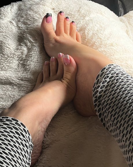 Waifu feet milk アートスター 写真