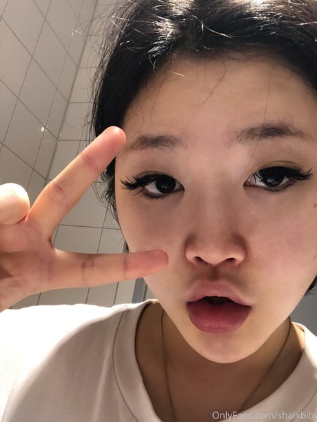 小さいペニスのシーメールOnlyFans セクシーヌード 画像