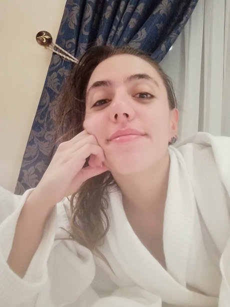 ラテン系メイドOnlyFans アダルト 写真