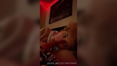 Jadan wolfie ヌードスター 写真