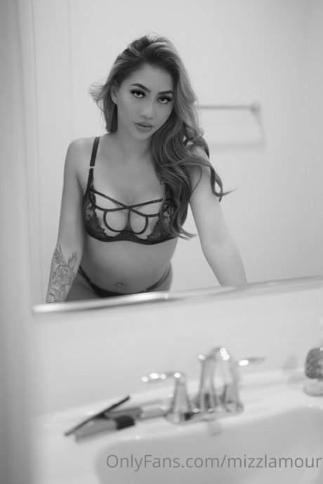 Mizzlamour ポルノスター トップ 写真