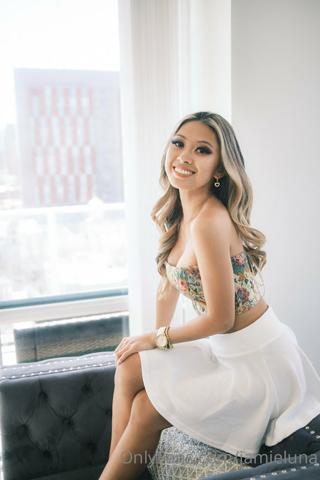 Jamie Luna アダルトモデル 写真