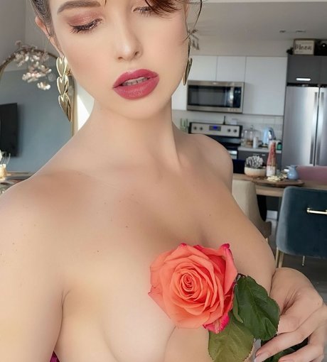 Amanda Cerny ポルノモデル 画像