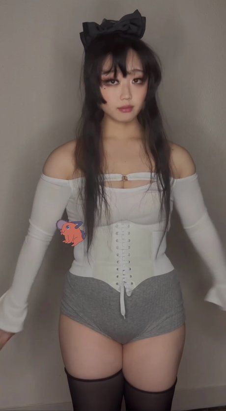 Mooncak eva セクシー女優 写真