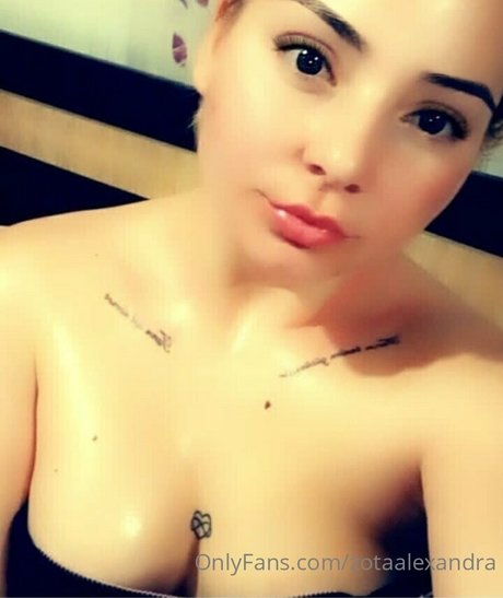 zotaalexandra HDスター 写真
