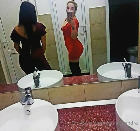 zotaalexandra アダルトモデル 写真