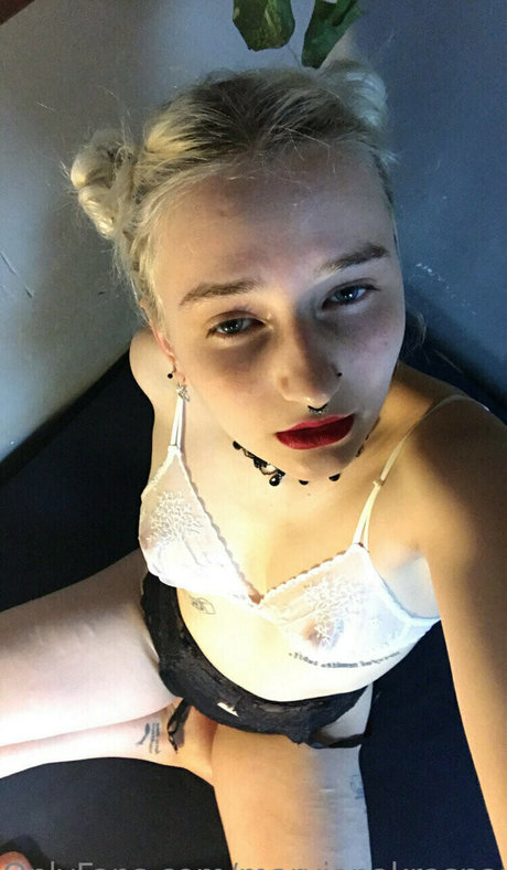 Maryjanakrasnapanna アートスター 画像