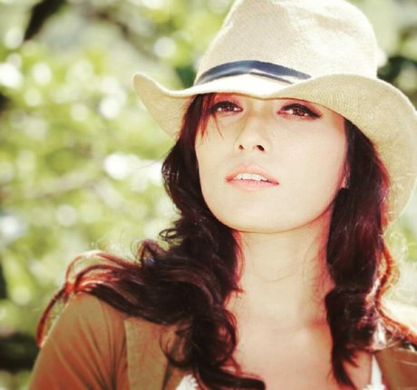 Zoya Rathore ヌードモデル 写真