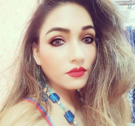 Zoya Rathore profile image