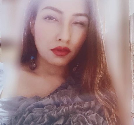Zoya Rathore トップモデル 画像