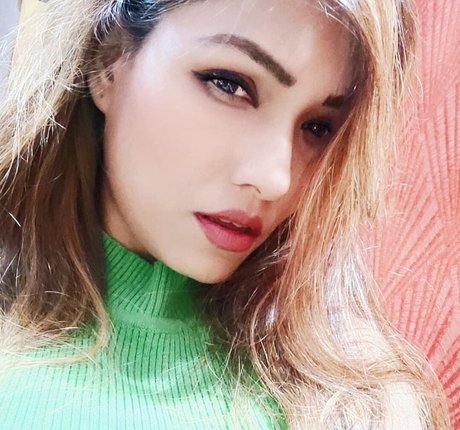 Zoya Rathore セックスモデル 画像