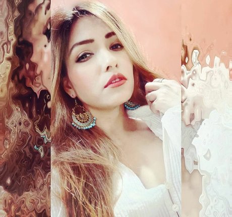 Zoya Rathore xxx女優 画像