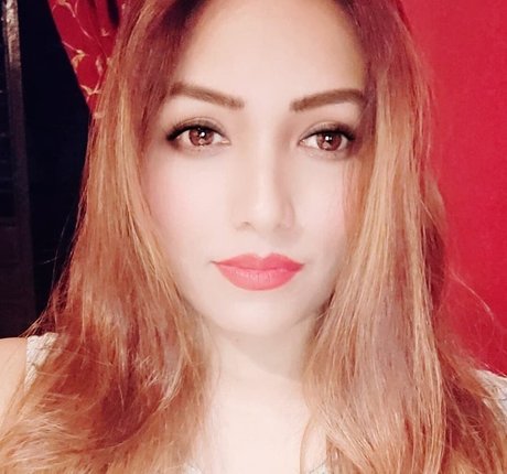 Zoya Rathore セックススター ギャラリー