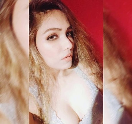 Zoya Rathore top profile image