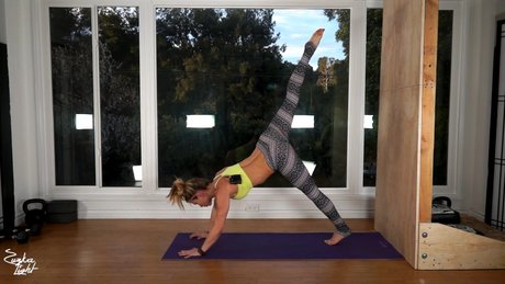 アナル熟女オンリーファンズ アート裸 画像