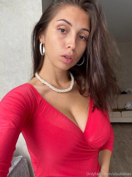 小柄なブルネットのオンリーファンズ セクシー裸 画像