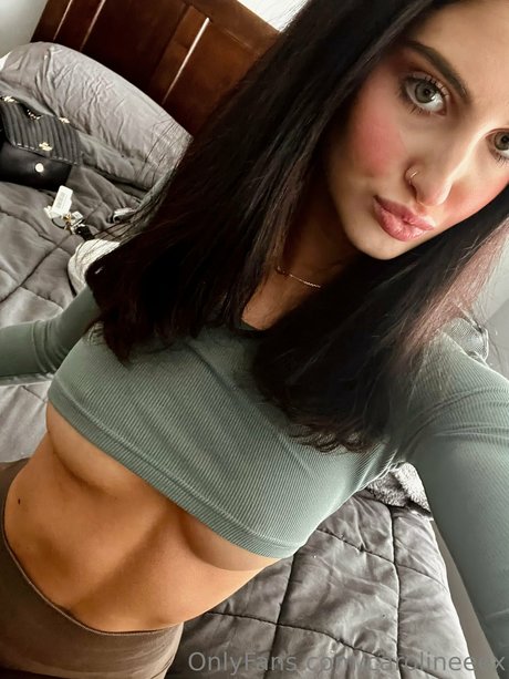 Carolineeex 最高のスター 写真