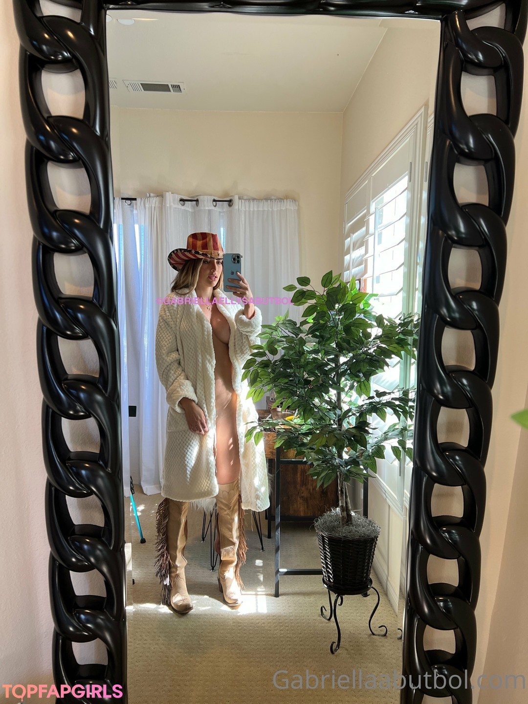 Gabriella Ellyse ヌードモデル 写真