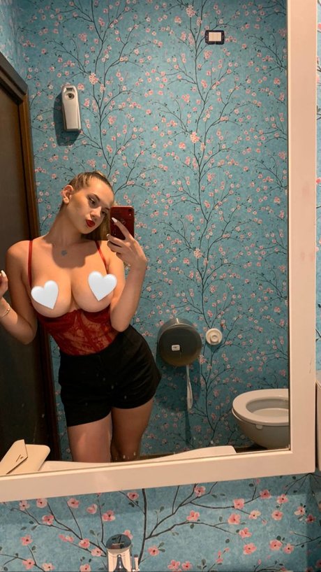 Laura Sommaruga 無料のスター 写真