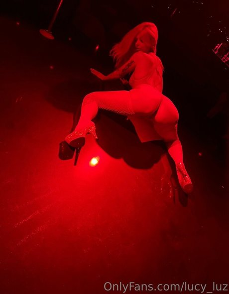 Lucyluz ポルノモデル 写真
