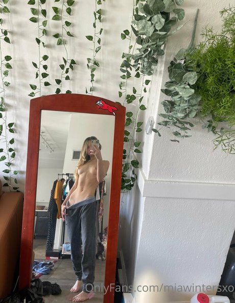 Miawintersxo ヌードスター 写真
