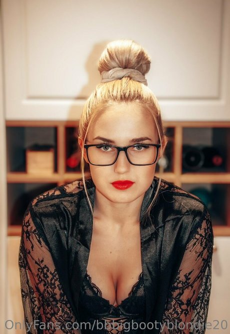 Bigbootyblondie かわいいモデル 画像