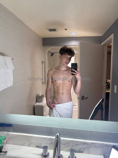 Kylejacobswild エロティックモデル 写真
