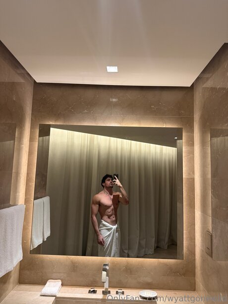 Wyattgonewild セクシーなスター 写真