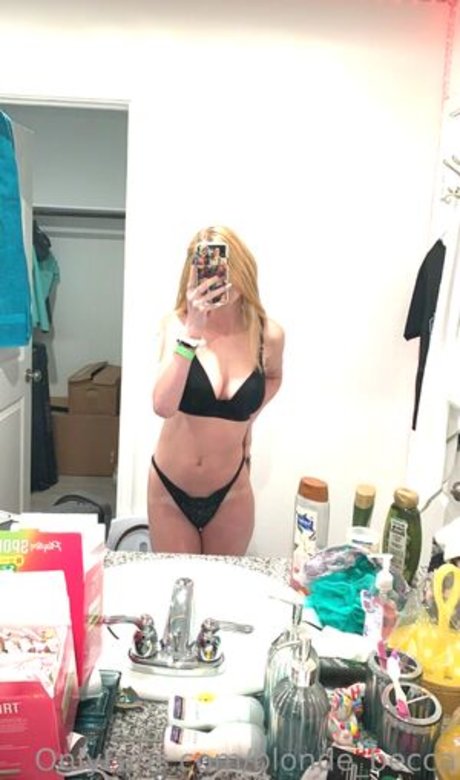 Rebecca Espinoza Rothrock ヌードスター 画像
