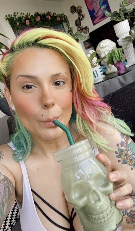 Zombiunicorn 女優 画像