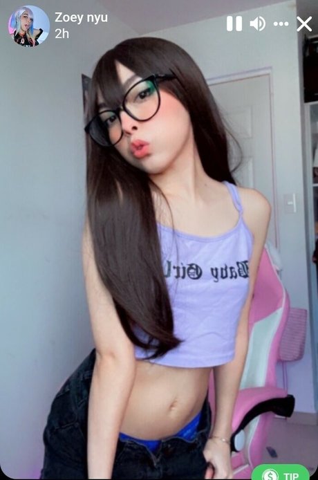 zoey nyu 無料モデル 写真