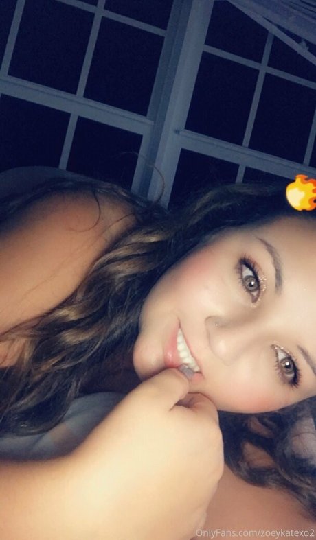 zoeykatexo2 ポルノスター 独占 写真