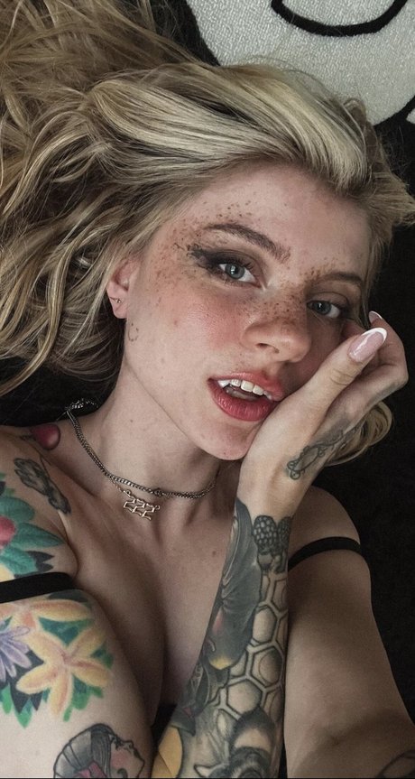 Imsadspice Extrasadspice かわいいモデル 写真