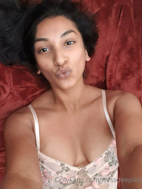 Missdeepika 完璧なスター 写真