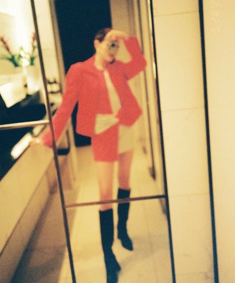 Zoey Deutch ポルノスター トップ 画像