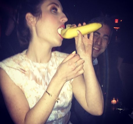 Zoe Lister Jones xxx女優 画像